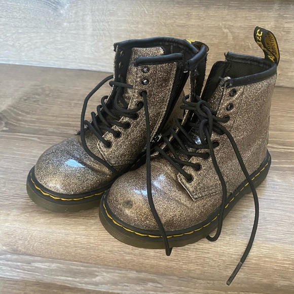 Dr. Martens Kids Glitter Boots - Metallic Gray - Picture 7 of 8